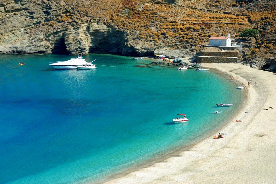 Beaches with crystal clear waters and golden sand, ideal for relaxing