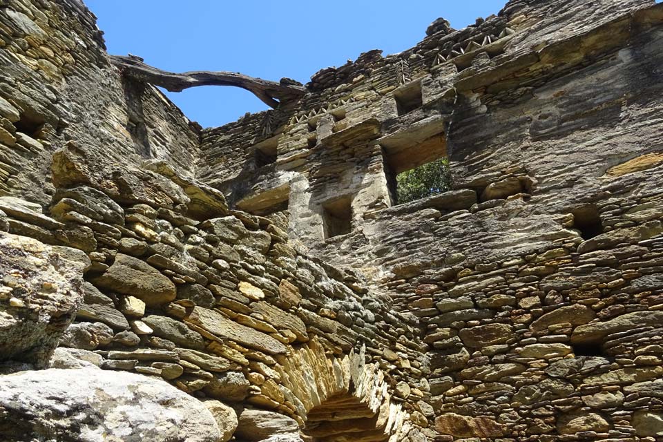 Stone-Building-Frousseoi-Valley-Andros